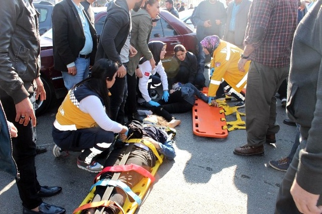 İki Genç Kız Otomobilin Altında 50 Metre Sürüklendi