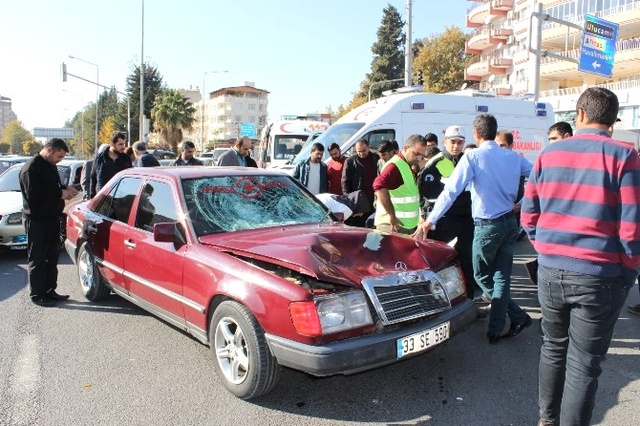 İki Genç Kız Otomobilin Altında 50 Metre Sürüklendi