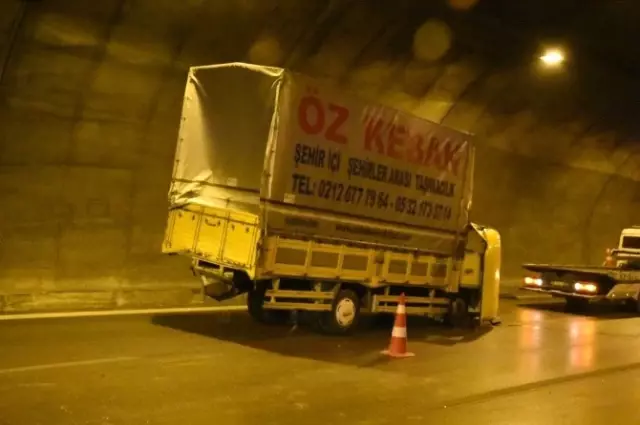 Tünelde Zincirleme Trafik Kazası; 2'si Ağır 5 Yaralı