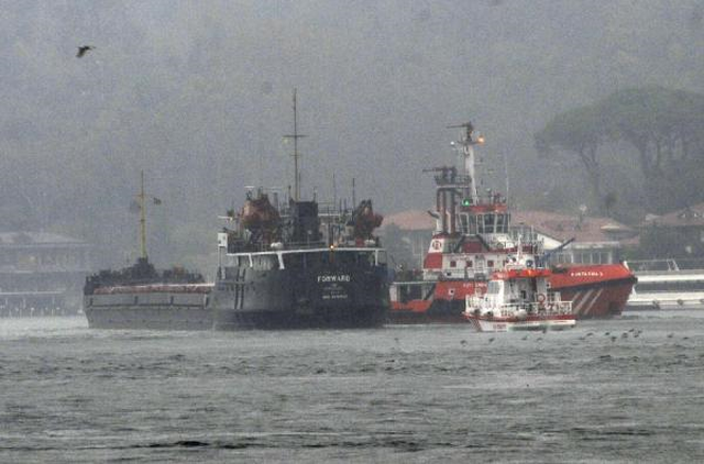 Boğazda Rotadan Çıkan Tanker, Gemiye Çarptı
