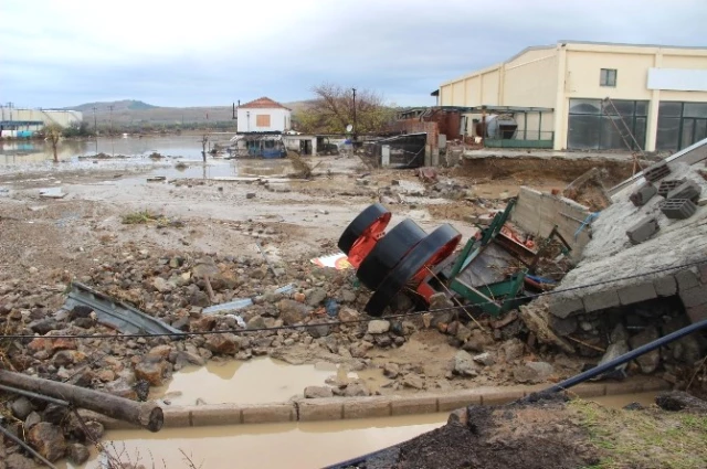 Ayvalık'ta Yaşanan Sel Faciasının Büyüklüğü Gündüz Ortaya Çıktı