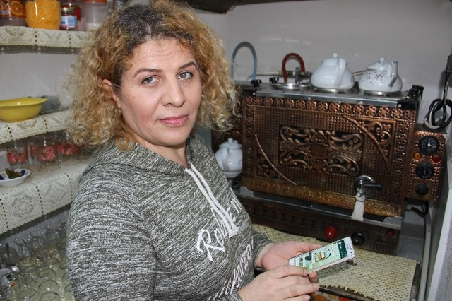 Kadın İşletmeci '<a class='keyword-sd' href='/whatsapp/' title='Whatsapp'>Whatsapp</a> Çay İsteme Hattı' Kurdu