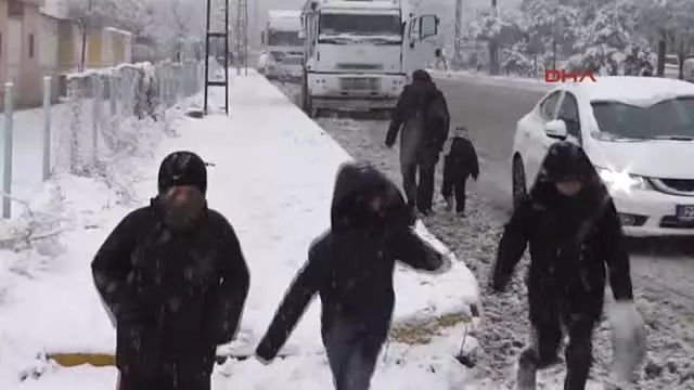 Doğuda 10 Santime Ulaşan Kar Hayatı Felç Etti