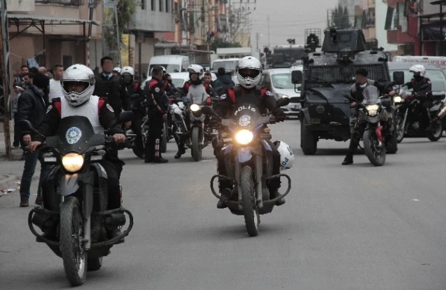 Polis Adana'da PKK Yandaşlarının Kaldığı Mahalleye Daldı