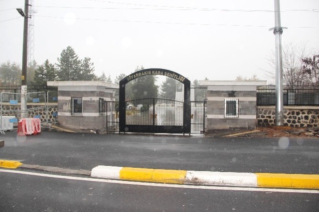 Ölüye Bile Saygı Yok! Şehit Mezarlığına El Yapımı Patlayıcı Atıldı