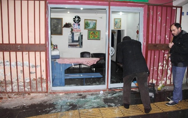 Ölüye Bile Saygı Yok! Şehit Mezarlığına El Yapımı Patlayıcı Atıldı