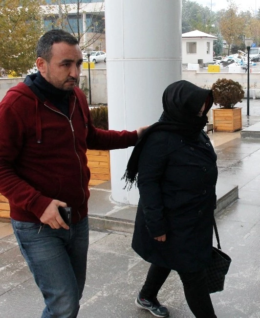 Başına 10 Bin Lira Ödül Konulan Dolandırıcı Kadın Elazığ'da Yakalandı