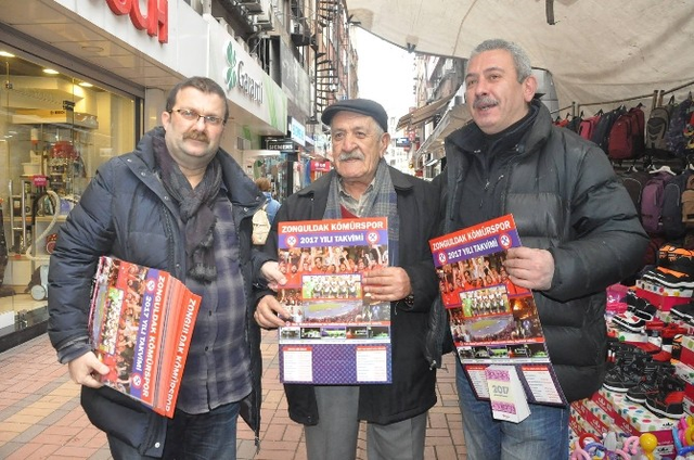 Zonguldak Kömürspor'un Başkanı Kapı Kapı Gezip Takvim Satıyor