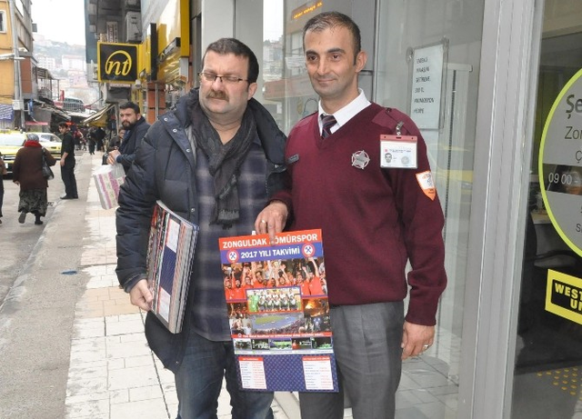 Zonguldak Kömürspor'un Başkanı Kapı Kapı Gezip Takvim Satıyor