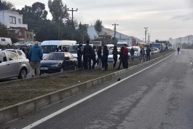 Kız Öğrencinin Öldüğü Kaza Sonrası Yol Trafiğe Kapandı