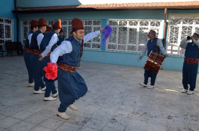 Diyarbakırlı Halk Oyunları Ekibi, Antalya'da Şampiyon Oldu