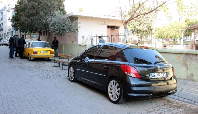 Aydın'da Cami Yakınına Parkedilen İkiz Plakalı Araçlar Paniğe Yol Açtı