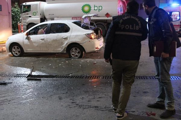 İstanbul'da Korku Dolu Gece! Benzinlikteki Araca Patlayıcı Atıldı