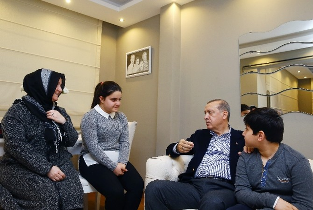 Cumhurbaşkanı Erdoğan'dan 15 Temmuz Şehitlerinin Ailelerine Ziyaret