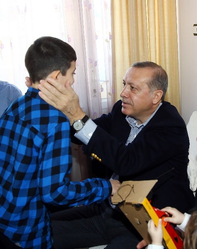 Cumhurbaşkanı Erdoğan'dan 15 Temmuz Şehitlerinin Ailelerine Ziyaret