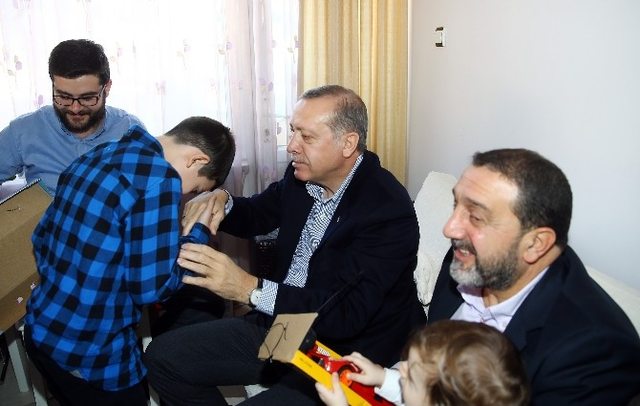 Cumhurbaşkanı Erdoğan'dan 15 Temmuz Şehitlerinin Ailelerine Ziyaret