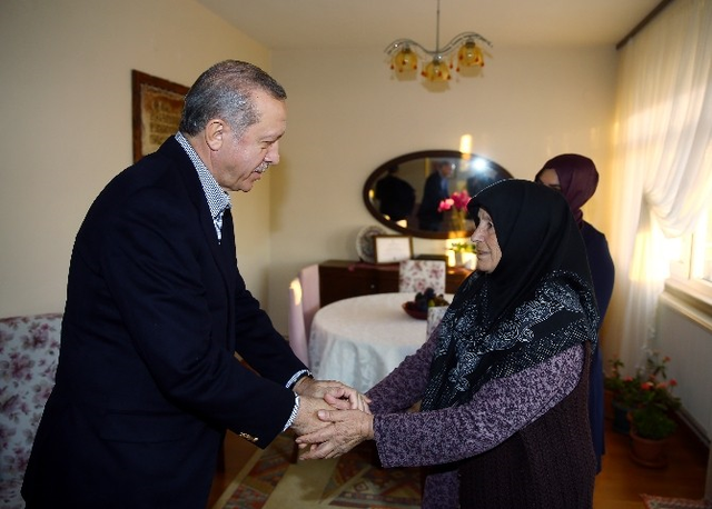 Cumhurbaşkanı Erdoğan'dan 15 Temmuz Şehitlerinin Ailelerine Ziyaret