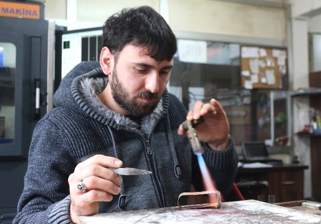 Altının Bileziğe Uzanan Zorlu Yolculuğu! 40 Yıllık Usta Çırak Bulamıyor