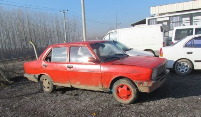 Çaldıkları Otomobili Kırmızıya Boyayan Hırsızlar, Polis Tarafından Yakalandı