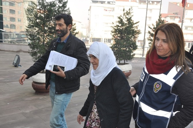 Genç Kızın İç Çamaşırından, 82'lik Ninenin İse Belinden Uyuşturucu Çıktı