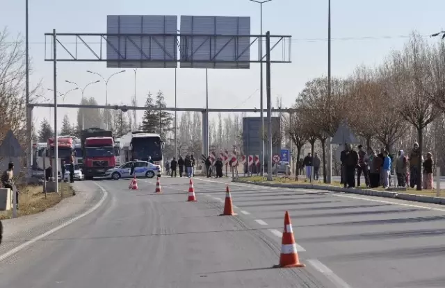 Afyon'da Şüpheli Çanta Paniği! Polisten Kaçan Kadın Ortalığı Birbirine Kattı