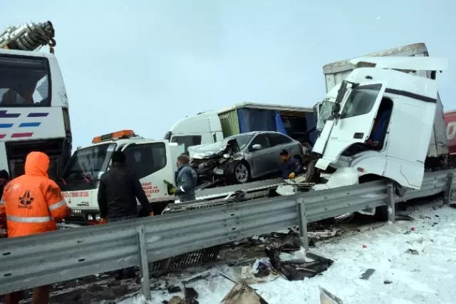 Aksaray'da 36 Araç Birbirine Girdi: 41 Yaralı