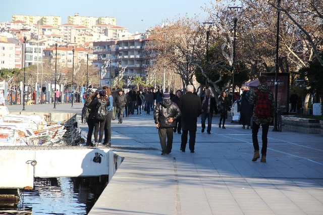 Türkiye Kara Gömülmüşken Çanakkale Yazdan Kalma Bir Güne Uyandı