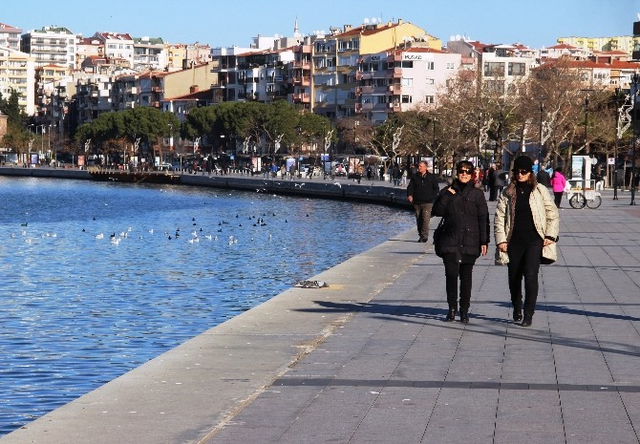 Türkiye Kara Gömülmüşken Çanakkale Yazdan Kalma Bir Güne Uyandı