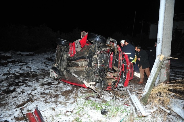 Dün Aldıkları Otomobille Kaza Yaptılar: 2'si Kardeş 3 Ölü