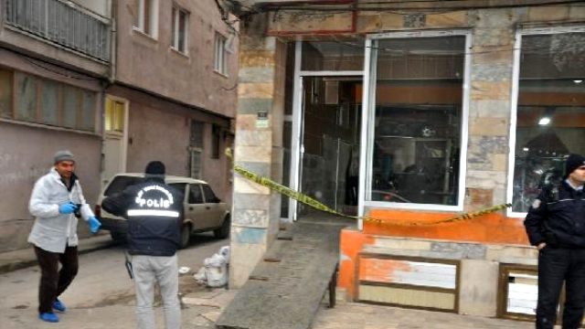 Bursa'da Tamirciye Saklanan 2 Genci Kurşun Yağmuruna Tuttular!