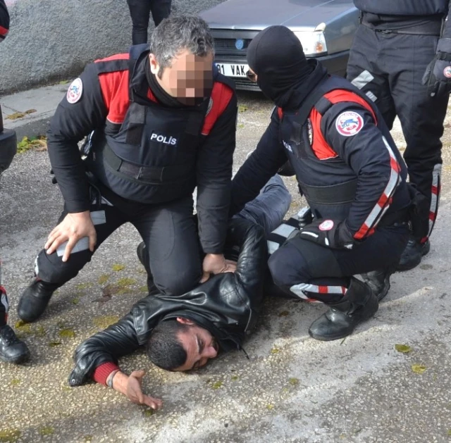 Polis, Ceyhan'da Terör Operasyonu Yaptı, Vatandaş Alkışlarla Destek Verdi