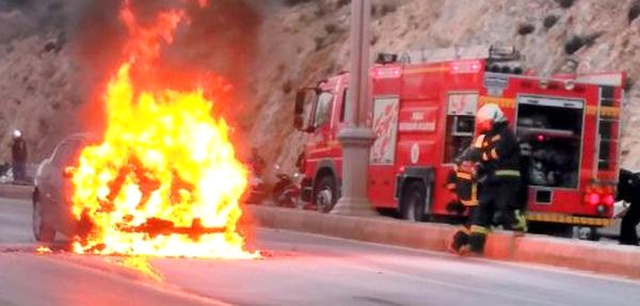 Seyir Halindeki LPG'li Otomobil Cayır Cayır Yandı