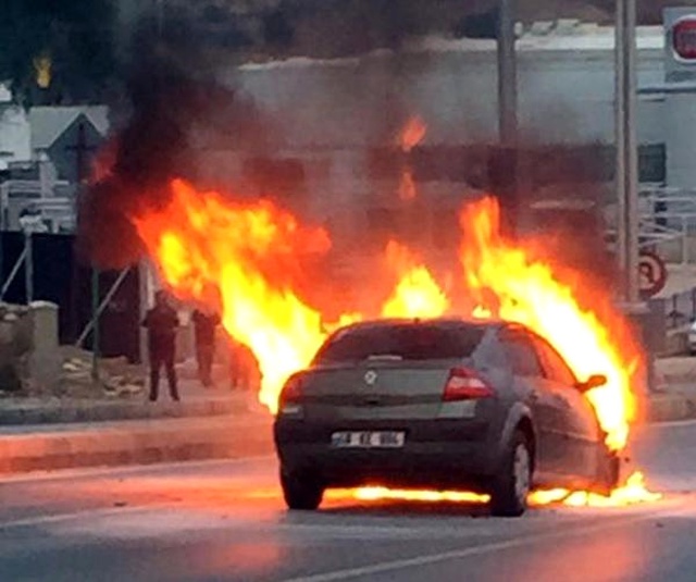Seyir Halindeki LPG'li Otomobil Cayır Cayır Yandı