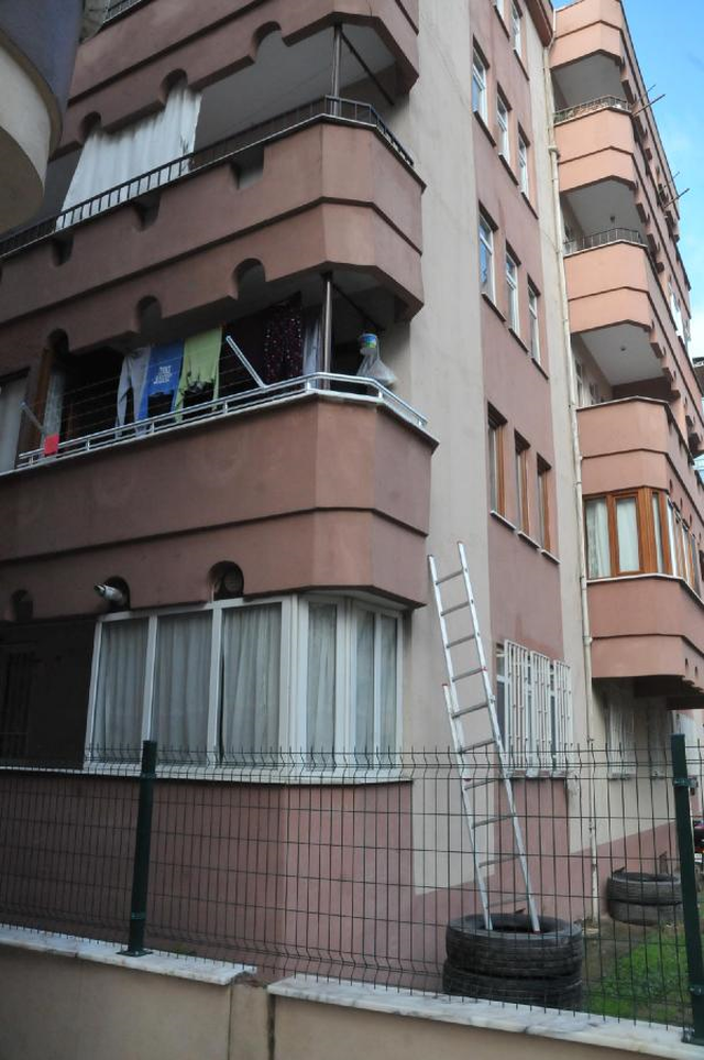 Çocuğunun Gözleri Önünde Eşini ve Kayınvaldesini Öldürüp İntihar Etti!