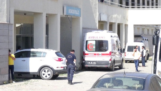 Ağrı'da Yabancı Uyruklu İki Kişinin Battaniyeye Sarılı Cesedi Bulundu