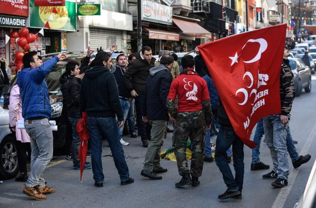 Teröre Tepki İçin Toplanan Vatandaşlar HDP Şişli Binasına Saldırdı!