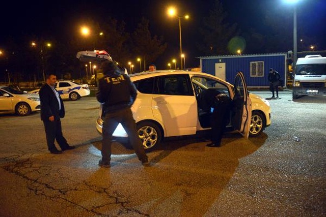 Emniyet 'Kırmızı Alarm' Verip Şüpheli Araçların Plakasını Yayınladı