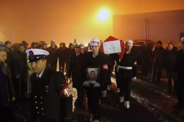 Kayseri Şehidinin Ailesi Tabutu Görür Görmez Fenalık Geçirdi