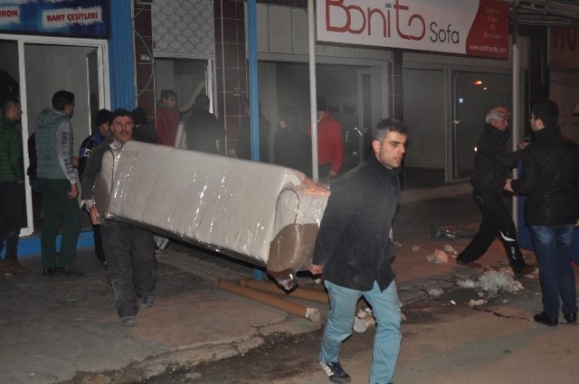 İnegöl'deki Yangında 7 İşyeri Zarar Gördü