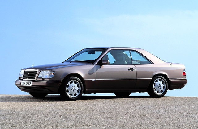 Mercedes E Serisi Coupe'nin 30. Yaşını Kutluyor