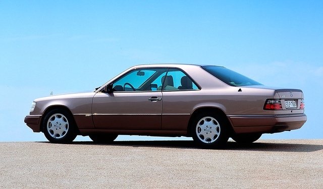 Mercedes E Serisi Coupe'nin 30. Yaşını Kutluyor