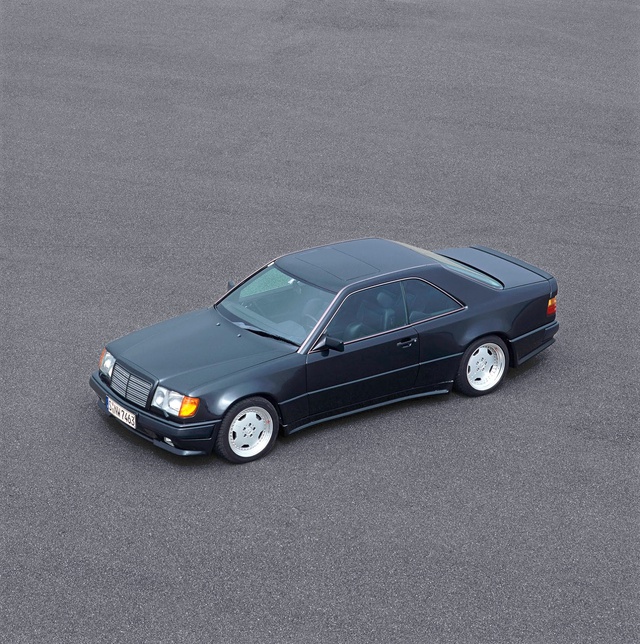 Mercedes E Serisi Coupe'nin 30. Yaşını Kutluyor