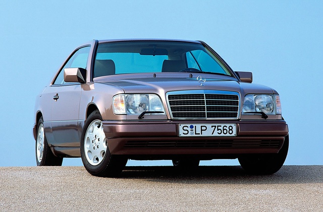 Mercedes E Serisi Coupe'nin 30. Yaşını Kutluyor