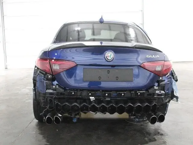 Çıtır Hasarlı Alfa Romeo Giulia