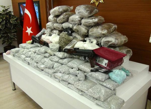 Eyüp'te 12 Milyon Lira Değerinde Uyuşturucu Ele Geçirildi