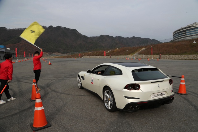 Ferrari'den Kış Turu