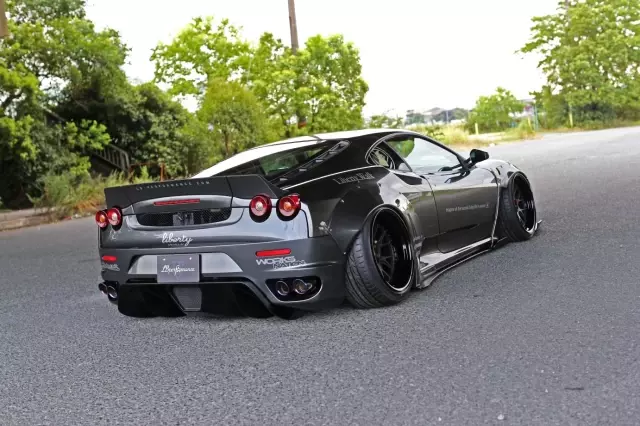 Ferrari F430'a Liberty Walk İmzası