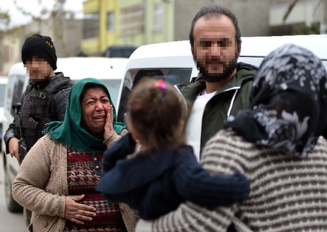 Hırsızlıktan Yakalanan Oğlu İçin Polise Gözyaşı Döktü