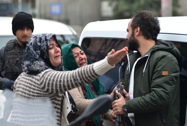 Hırsızlıktan Yakalanan Oğlu İçin Polise Gözyaşı Döktü