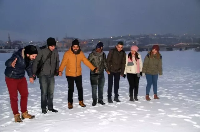 Eksi 30 Derecede Gençlerden Benzersiz 'Mannequin Challenge'